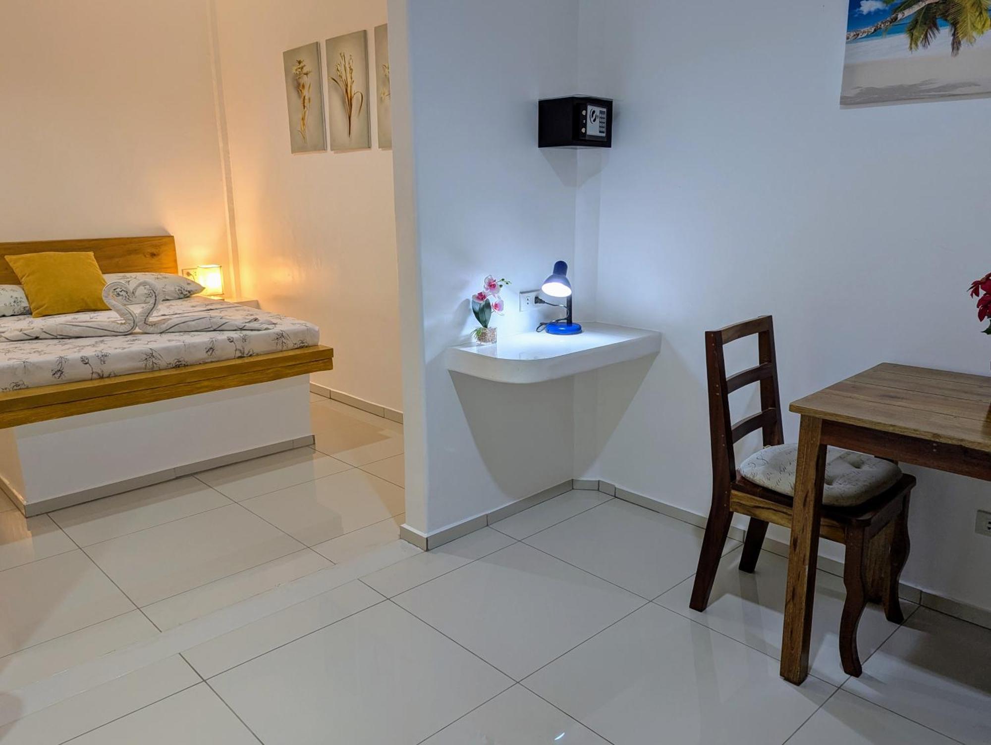 Astillo'S Guest Houses Moalboal Ngoại thất bức ảnh